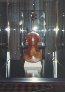 The Gibson cleaned up and at auction.